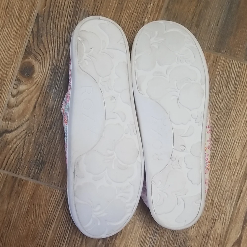 Roxy Pink and White Floral Sneakers Size 6 Cottage core - Picture 3 of 7